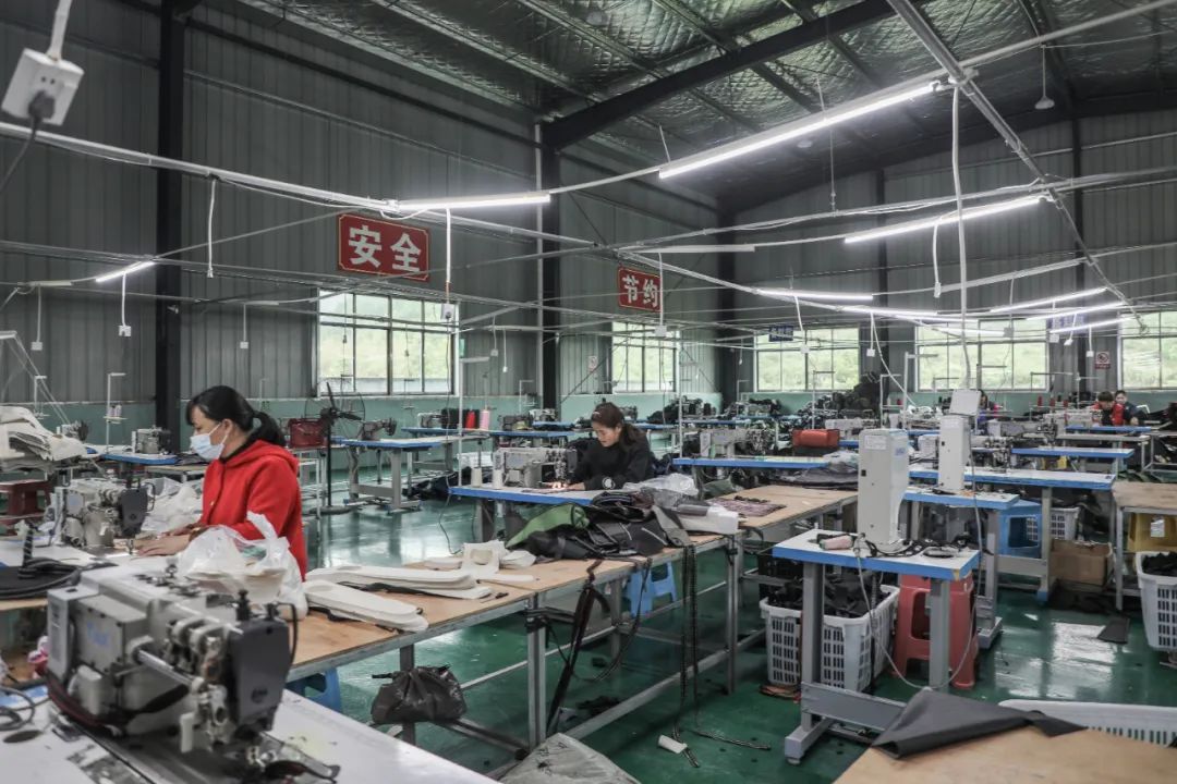 惠水:乡村&ldquo;微工厂&rdquo; 振兴添动力